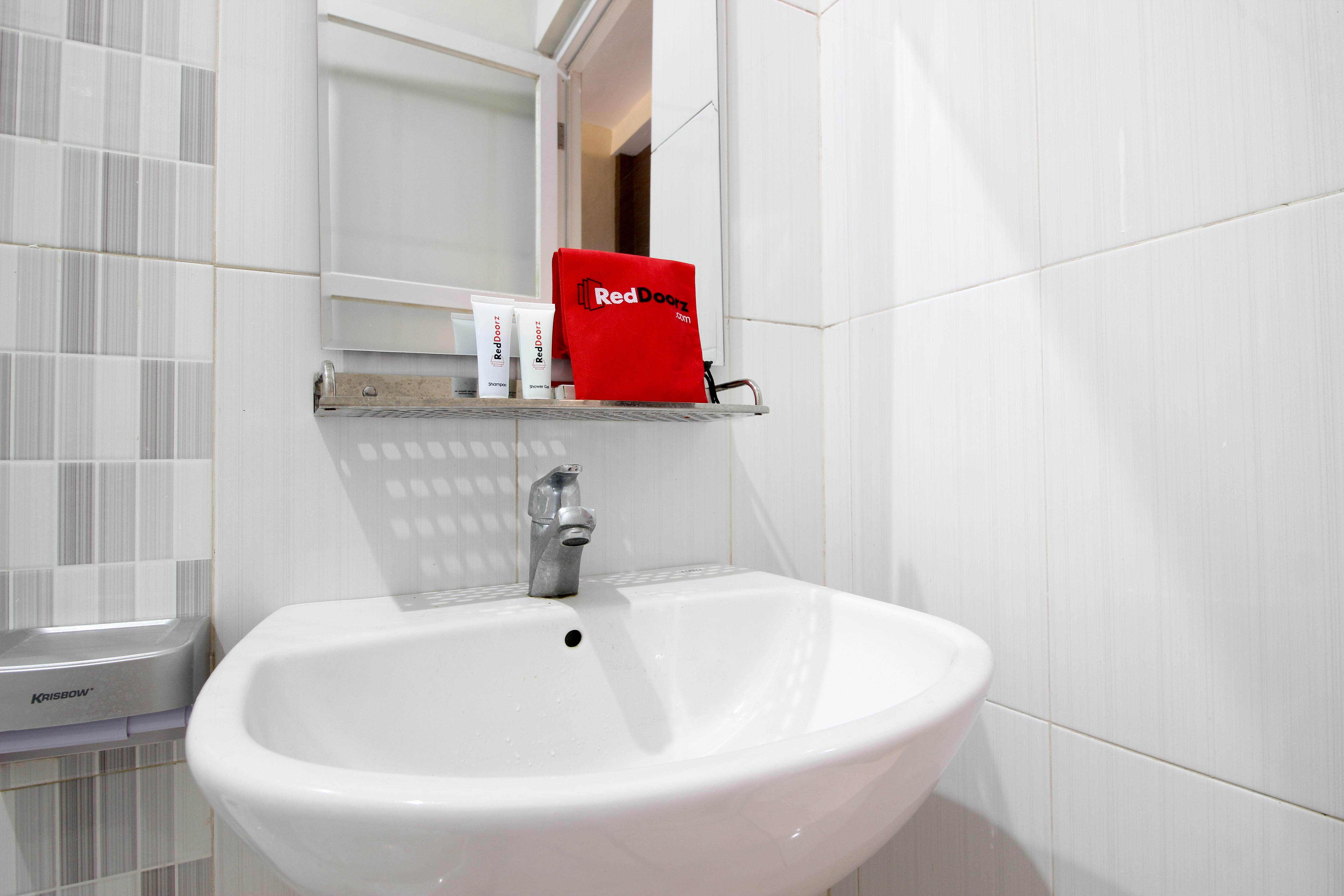 Reddoorz Plus Near Upn Jogjakarta 2 Maguwo Εξωτερικό φωτογραφία